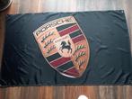 PORSHE BANNER 90X150 CM MET BEVESTIGGINGS OGEN VD PORS FREAK, Verzenden, Nieuw