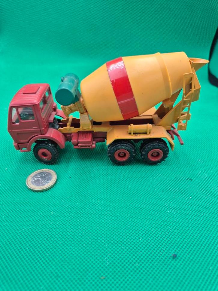 543 mercedesbenz cementmixer conrad, Hobby en Vrije tijd, Modelauto's | Overige schalen, Zo goed als nieuw, Bus of Vrachtwagen