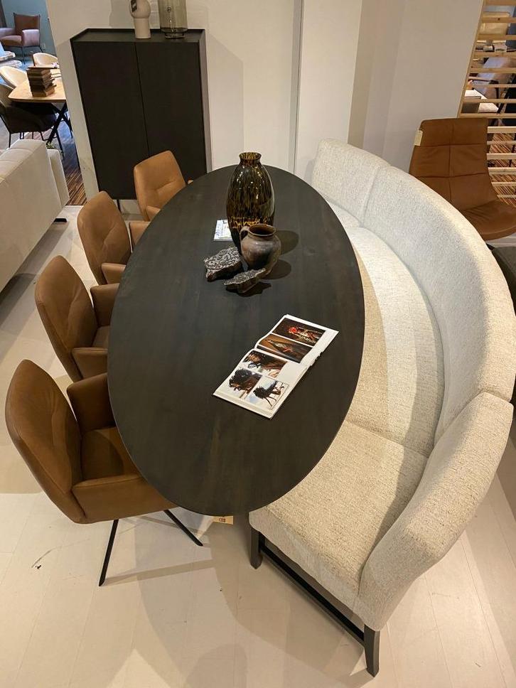 Phil eettafelbank 220 met 2 stoelen nu voor €1779,-, Huis en Inrichting, Stoelen, Nieuw, Vijf, Zes of meer stoelen, Stof, Overige kleuren