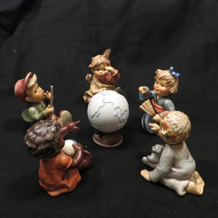 Hummel Goebel de Millennium 2000 collectie 5 werelden, Verzamelen, Beelden en Beeldjes, Zo goed als nieuw, Hummel, Ophalen of Verzenden