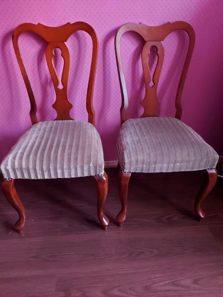 2 Klassieke Stoelen - Set, Huis en Inrichting, Stoelen, Gebruikt, Twee, Hout, Stof, Bruin, Ophalen