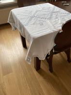 Tafelkleed met  blauw borduursel, Ophalen of Verzenden, Zo goed als nieuw, Rechthoek