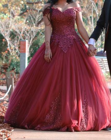 Verlovingsjurk bordeaux beschikbaar voor biedingen