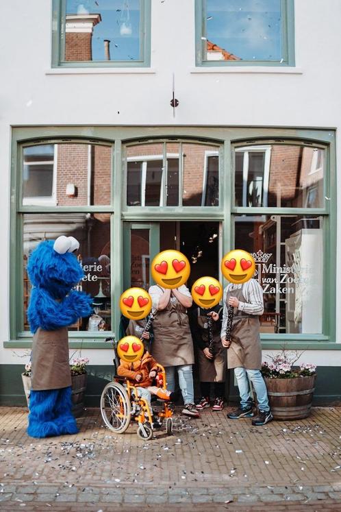 Mooie Cookiemonster mascotte met leuke acteur op je feestje?, Hobby en Vrije tijd, Feestartikelen | Verhuur, Nieuw, Ophalen of Verzenden