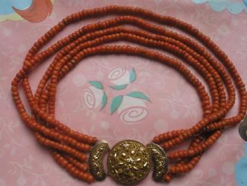 Zeeuwse Bloedkoraal ketting Met Royaal Gouden Slot 1814-1906 beschikbaar voor biedingen