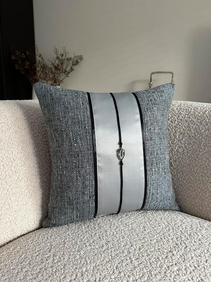 Luxe handgemaakte sierkussen 45x45, Huis en Inrichting, Woonaccessoires | Kussens, Nieuw, Blauw, Vierkant, Ophalen of Verzenden