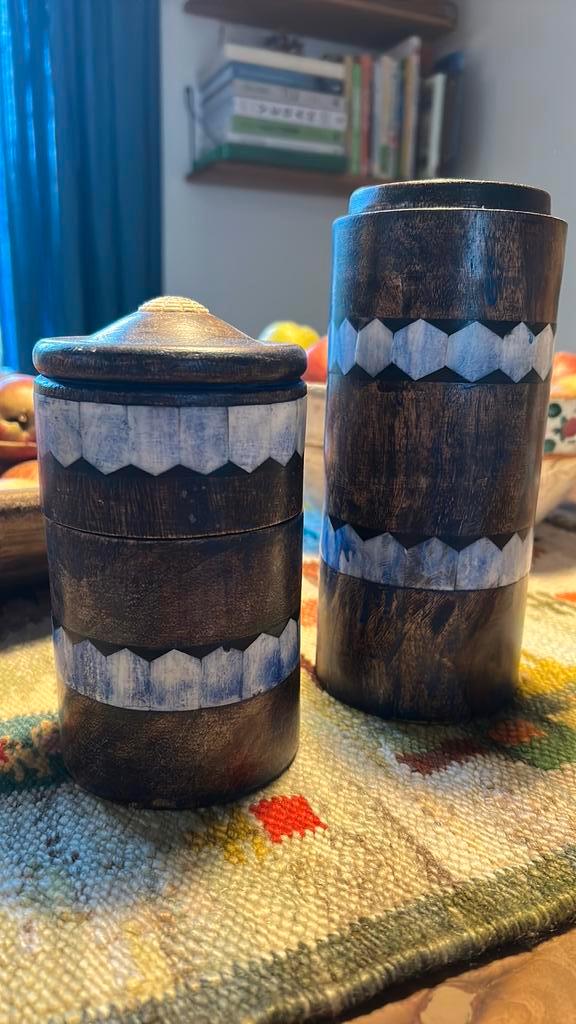 Vintage tribal art houten potten ingelegd met parelmoer been, Tuin en Terras, Bloempotten, Zo goed als nieuw, Ophalen of Verzenden