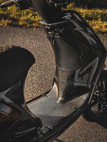 Piaggio zip carbon beschikbaar voor biedingen