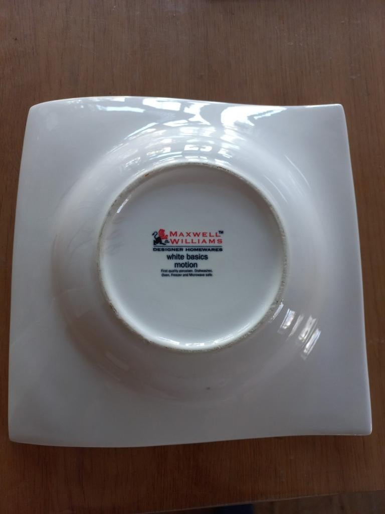 Witte Maxwell Williams pasta bord - Nieuwstaat, Huis en Inrichting, Keuken | Servies, Ophalen of Verzenden, Effen, Aardewerk, Schaal of Schalen