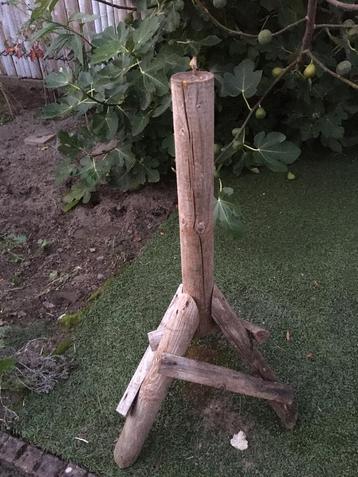 Houten driepoot voor vogelhuis  beschikbaar voor biedingen