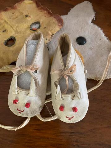 Antieke Zeemleren Kinderschoentjes beschikbaar voor biedingen
