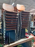 Stapelbare houten stoelen ca 26 stuks, Ophalen