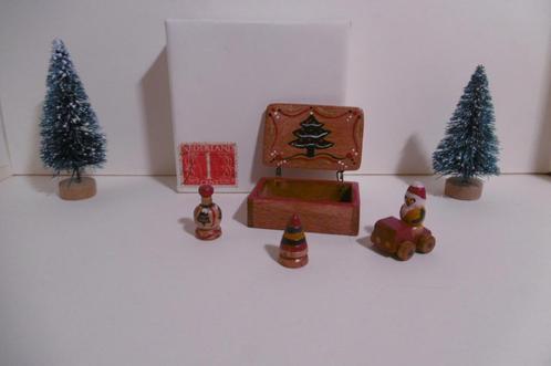 Oud houten speelgoed kist kerstboom poppenhuis miniaturen., Verzamelen, Poppenhuizen en Toebehoren, Poppenhuis, Ophalen of Verzenden
