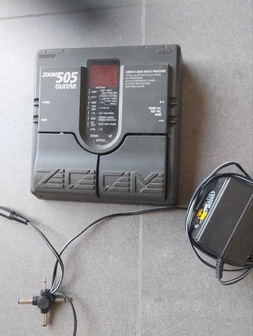 Zoom 505 gitaar multi effect met adapter
Werkt perfect
 beschikbaar voor biedingen