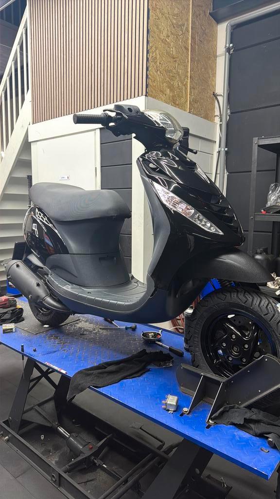 DG motorzip 125cc A1 twee takt, Fietsen en Brommers, Scooters | Piaggio, Overige modellen, Tweetakt, Ophalen