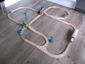Houten Trein Set met Bruggen en Thomas de Trein Treinen beschikbaar voor biedingen