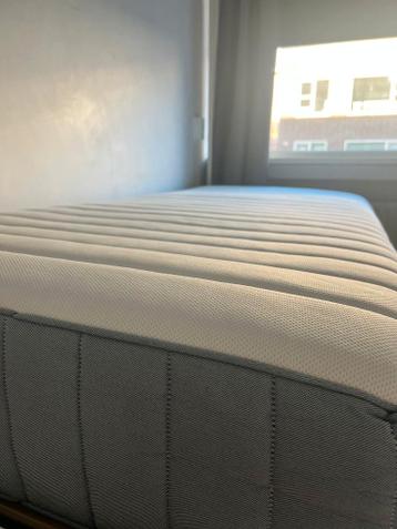 Zo goed als nieuw IKEA bed met matras - afbeelding 3