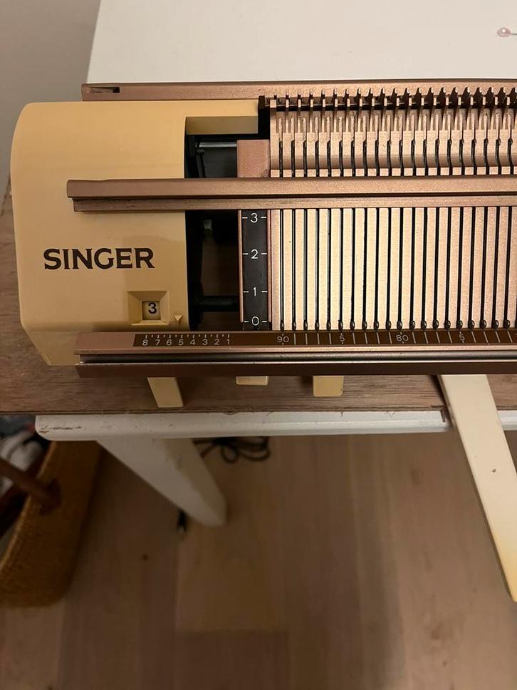 Singer Memo-matic dubbelbeds breimachine, model 2310, Hobby en Vrije tijd, Breien en Haken, Gebruikt, Breien, Machine, Ophalen