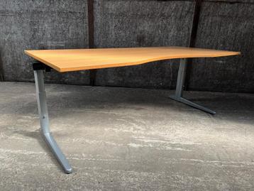 2e hands Ahrend Essa bureau 200x80-90cm beschikbaar voor biedingen