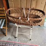 Brocante oude rieten wasmand op onderstel met wieltjes, mand, Ophalen, Gebruikt, Rechthoekig, Riet