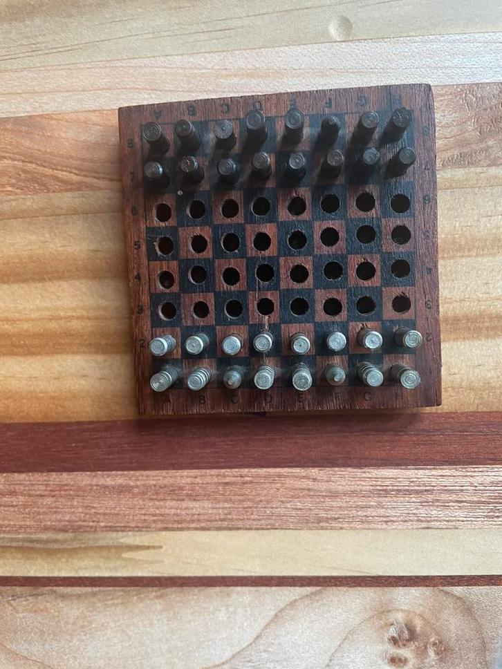 Miniatuur schaakspel 7cm bij 7cm, Verzamelen, Overige Verzamelen, Gebruikt, Ophalen