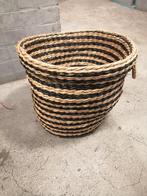 MOET NU WEG!!! STEVIGE MAND MET HANDVATEN WICKER BASKET BIG, Huis en Inrichting, Woonaccessoires | Schalen en Manden, Gebruikt