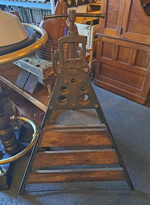 Industrieel antiek gereedschap om schroefdraad te snijden, Antiek en Kunst, Antiek | Gereedschap en Instrumenten, Ophalen