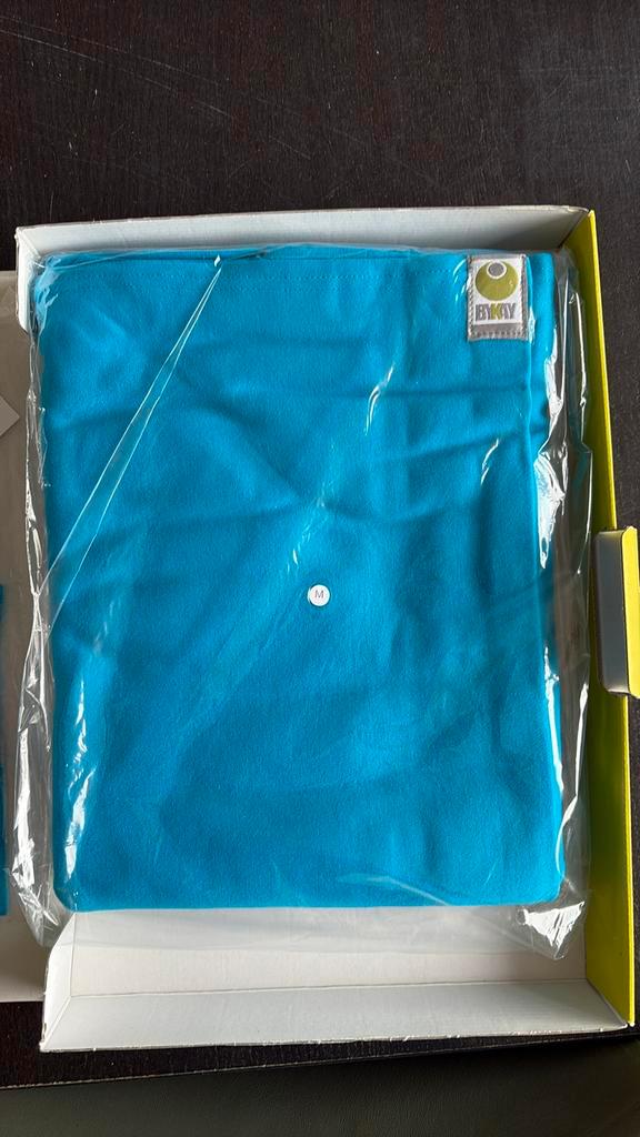 ByKay draagdoek turquoise M met bandana, nieuw!, Kinderen en Baby's, Babydragers en Draagdoeken, Nieuw, Draagdoek, Buik, Rug of Zij