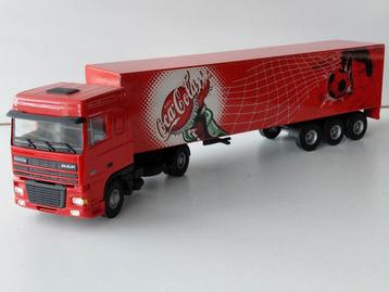Lion Car DAF 95XF oplegger Coca Cola vrachtauto modelauto  beschikbaar voor biedingen