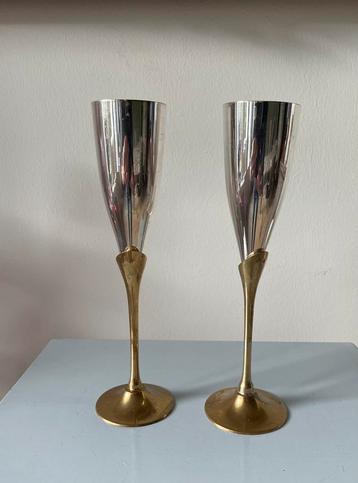 Champagne flûte/glas, (2) Verzilverd met messing voet beschikbaar voor biedingen