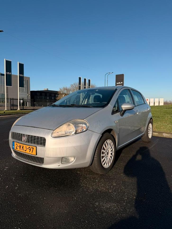 Fiat Punto 1.2 5DR 2010 Grijs APK tot 10/2026, Auto's, Fiat, Particulier, Punto, ABS, Airbags, Airconditioning, Bluetooth, Elektrische buitenspiegels