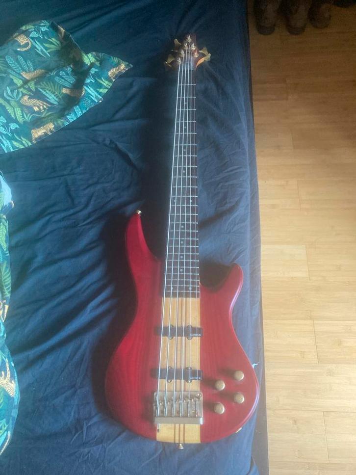 Samick 6 snarige Basgitaar, Muziek en Instrumenten, Snaarinstrumenten | Gitaren | Bas, Gebruikt, Elektrisch, 5-snarig, Ophalen