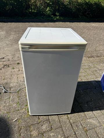 Beko halfhoge koelkast met vriesvak – smal model beschikbaar voor biedingen