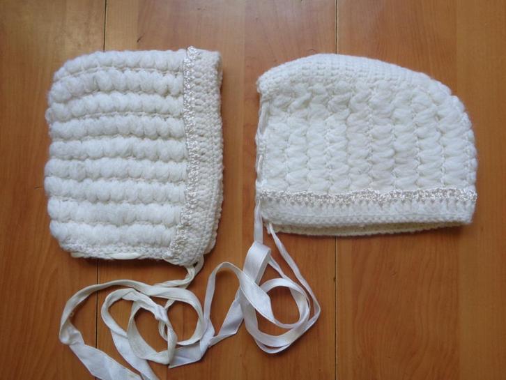 Vintage baby mutsjes wit, Kinderen en Baby's, Babykleding | Mutsen, Sjaals en Wanten, Zo goed als nieuw, Muts, Jongetje of Meisje