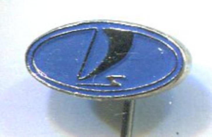 Lada koper auto speldje ( B_192a ), Verzamelen, Speldjes, Pins en Buttons, Zo goed als nieuw, Speldje of Pin, Transport, Verzenden