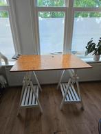 Bureau op witte schagen, Ophalen, In hoogte verstelbaar, Gebruikt, Bureau