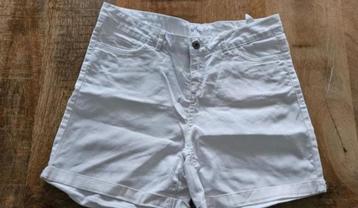 Witte korte broek (maat 34)