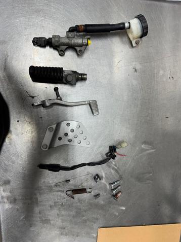 Kawasaki Zx6r 1998 1999 rem pomp etc etc beschikbaar voor biedingen