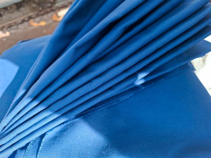 13 meter rol coupon blauwe stof kreukvrij bv voor gordijnen, Hobby en Vrije tijd, Stoffen en Lappen, Nieuw, Katoen, 120 cm of meer