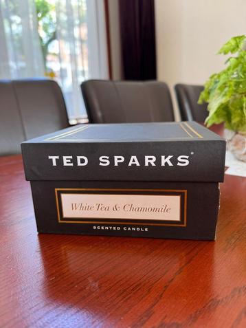 Nieuwe grote geurkaars van ted sparks beschikbaar voor biedingen