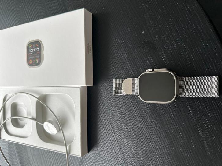 Apple Watch Ultra 2 - zo goed als nieuw, Sieraden, Tassen en Uiterlijk, Smartwatches, Zo goed als nieuw, iOS, Zilver, Afstand
