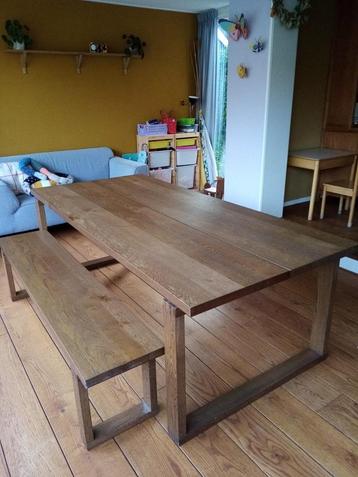 Grote Walnoten Ikea eettafel en bank beschikbaar voor biedingen
