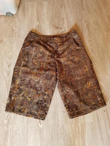 Dames korte broek beschikbaar voor biedingen