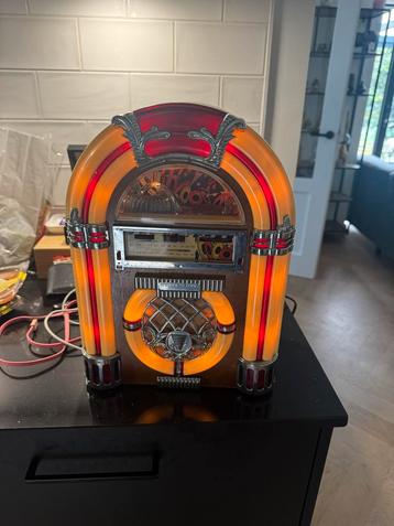 Vintage Jukebox Radio cassette Decoratief met Verlichting beschikbaar voor biedingen