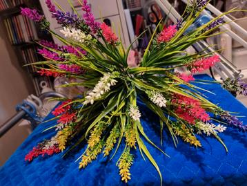 Hele bos met plastic bloemen niet van echt te onderscheiden  beschikbaar voor biedingen