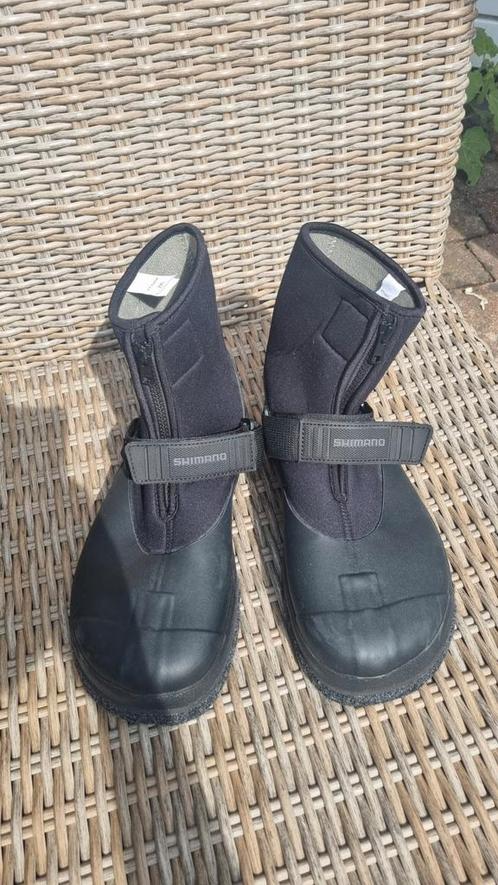 Shimano vis schoenen rock shoes maat 44-45 met spikes & vilt, Watersport en Boten, Hengelsport | Algemeen, Zo goed als nieuw, Kleding