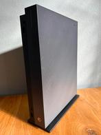 Xbox One X project scorpio 1TB met toebehoren, Ophalen, Met 2 controllers, 1 TB, Xbox One X
