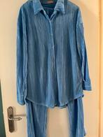 Dames broekpak maat 40/M in lichtblauw. Merk: Blooshop, Maat 38/40 (M), Kostuum of Pak, Blauw, Ophalen of Verzenden