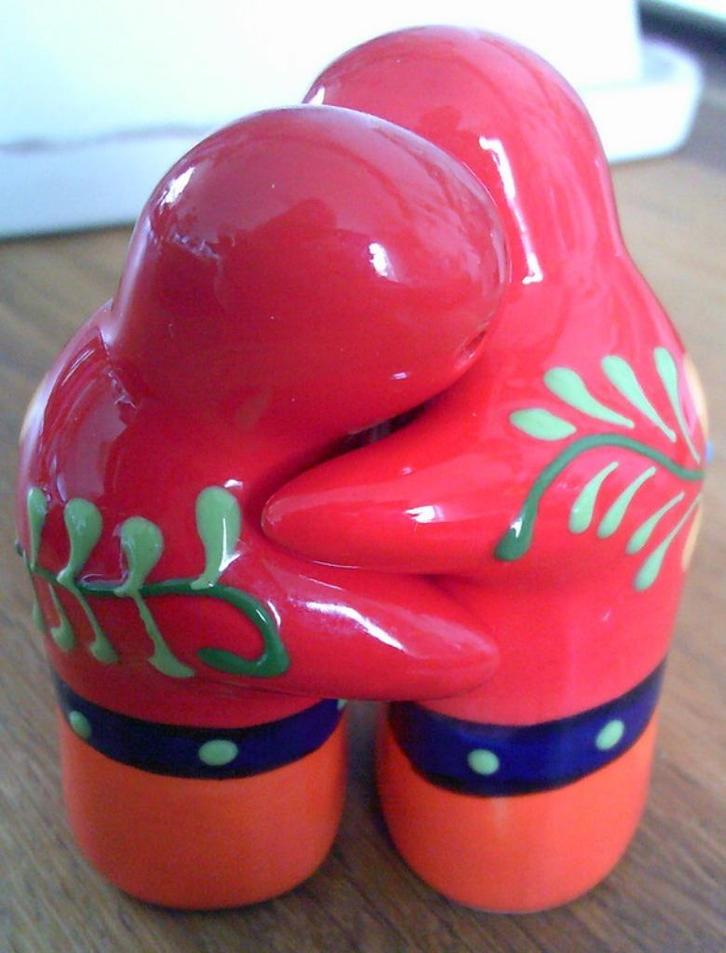 Peper en zout stel poppetjes die elkaar omarmen, Huis en Inrichting, Keuken | Keukenbenodigdheden, Zo goed als nieuw, Ophalen of Verzenden