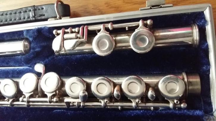 ARMSTRONG Dwarsfluit verzilverd | Occasion met koffer, Muziek en Instrumenten, Blaasinstrumenten | Dwarsfluiten en Piccolo's, Zo goed als nieuw